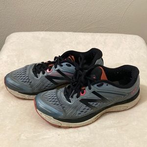 New Balance 860 v8 woman’s sneakers in wearable condition no insoles